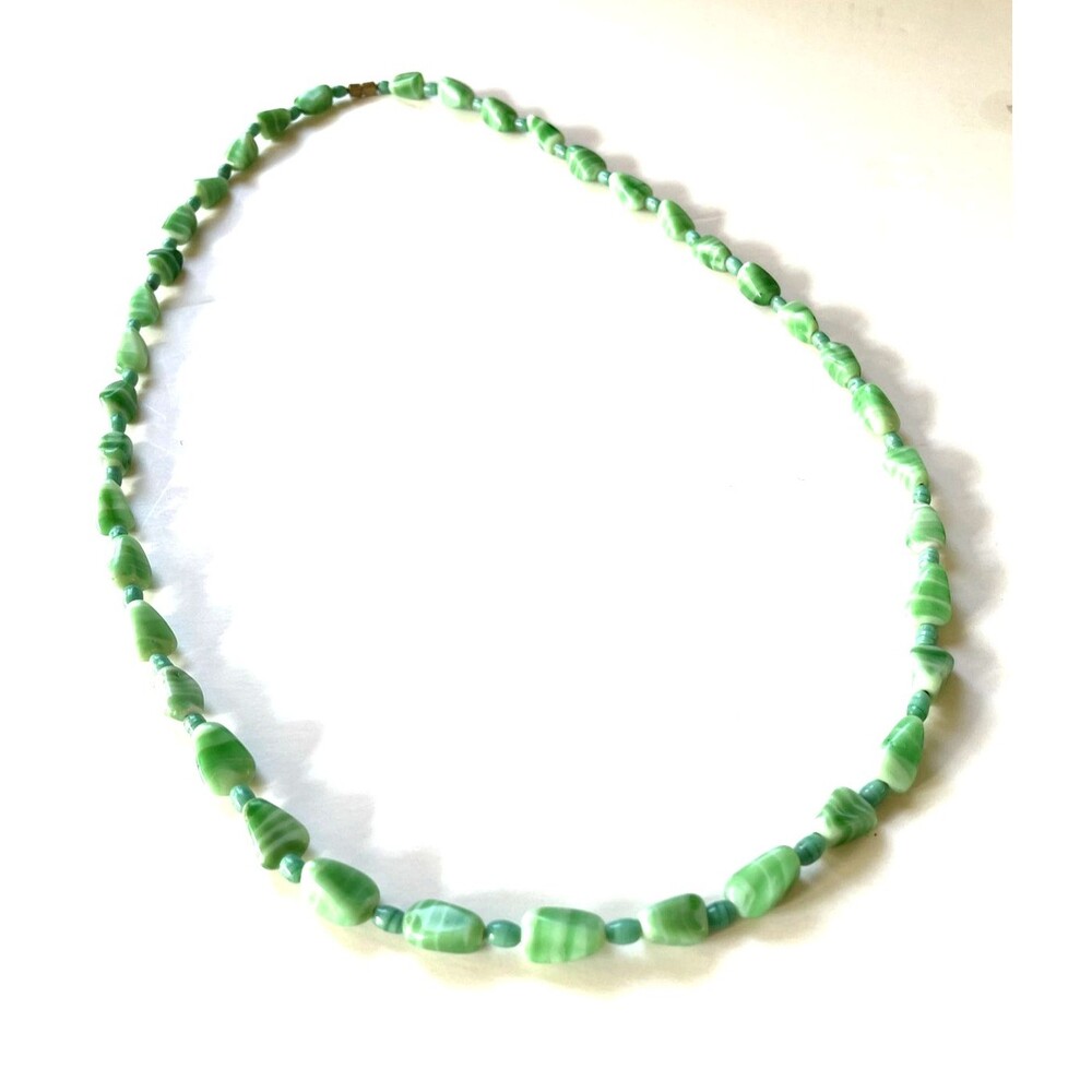 Vintage Green Glass Bead Necklace Swirled - Picture 5 of 9